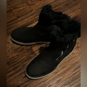 Black faux fur lined booties, size 11.